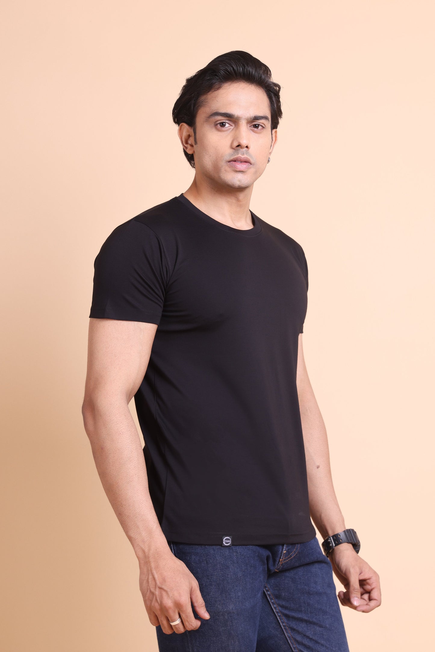 Men's Black Solid Slim Fit T-shirts