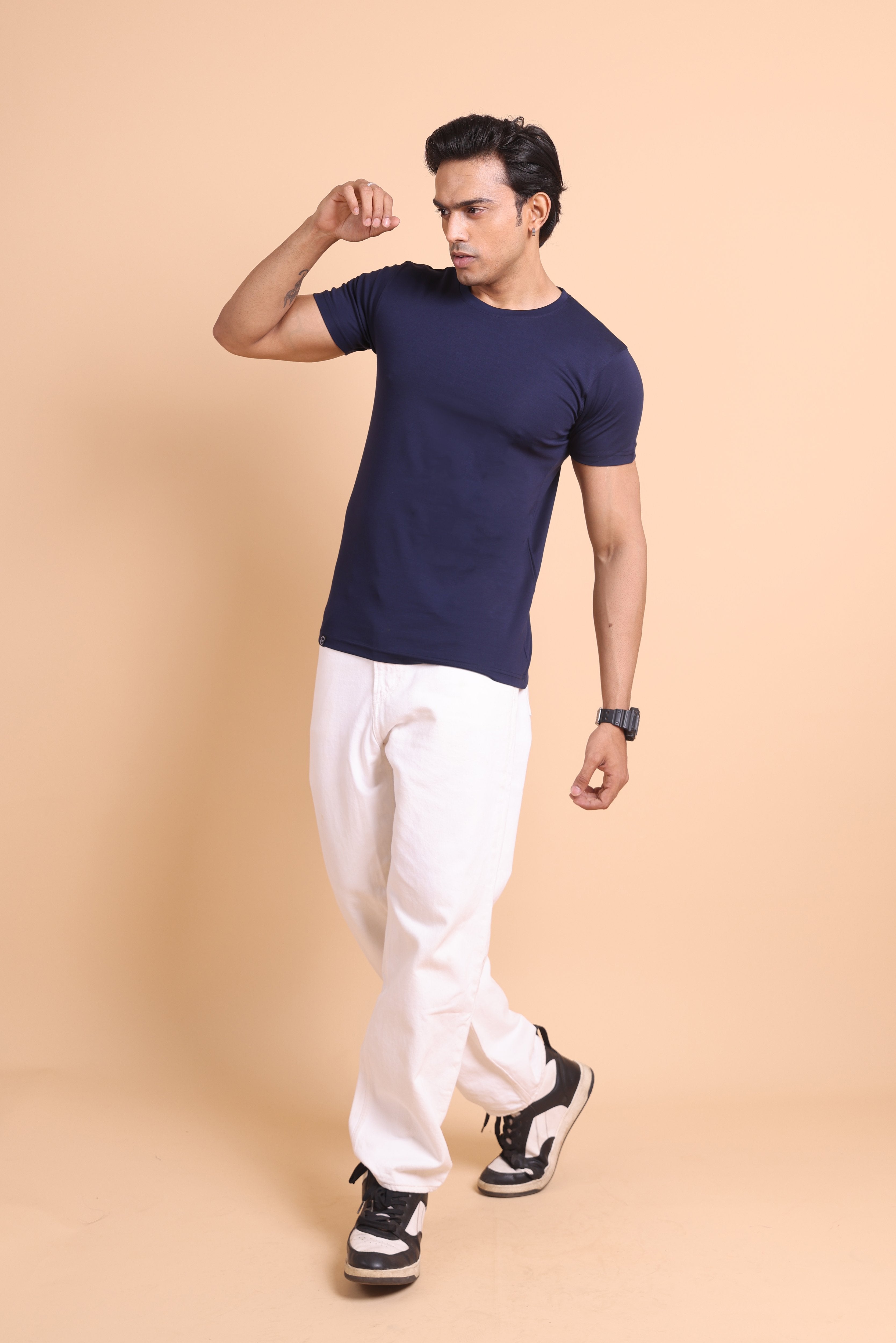 The Civao Navy Blue Solid Slim Fit T-Shirt