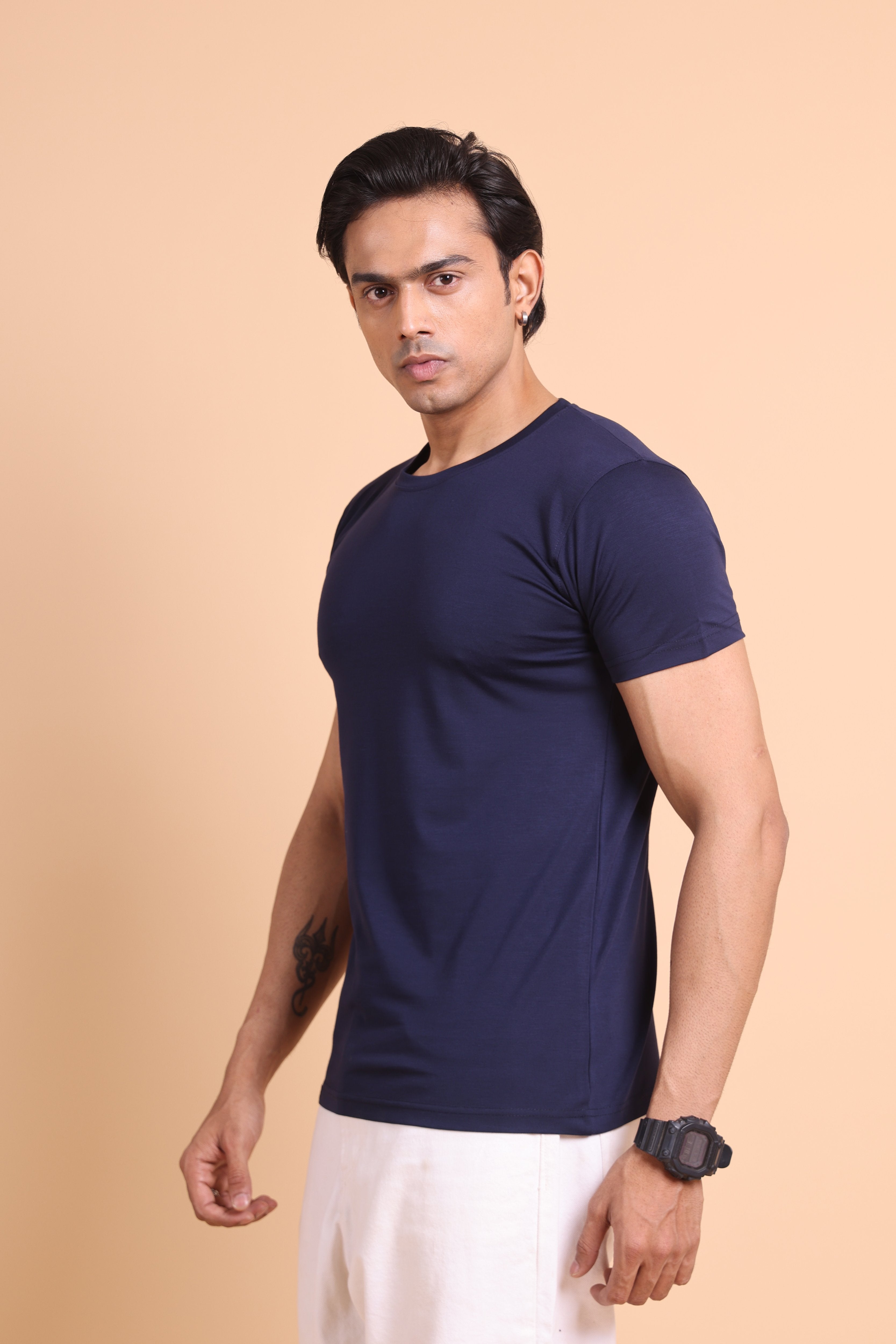 The Civao Navy Blue Solid Slim Fit T-Shirt